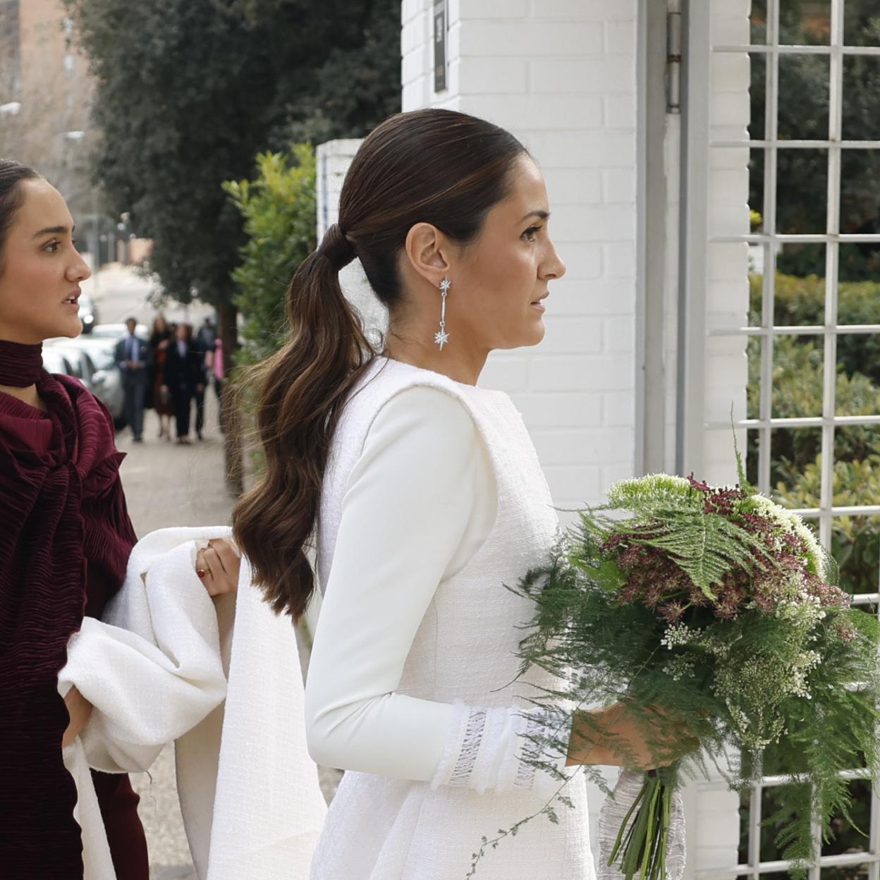 Almudena Montejo en la entrada a la boda./gtres