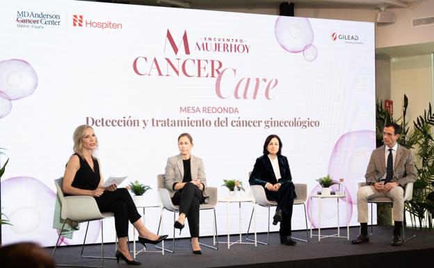 De izquierda a derecha, la periodista y moderadora Silvia Capafons; la dra. María Fernández Chereguini del servicio de ginecología oncológica de MD Anderson Cancer Center Madrid-Hospitén, la Dra. Eva Guerra Alía, especialista del servicio de oncología médica de la unidad de tumores ginecológicos del Hospital Universitario Ramón y Cajal y el Dr. Jesús Mª Vara Paniagua, del servicio de rehabilitación de suelo pélvico de MD Anderson Madrid-Hospiten.