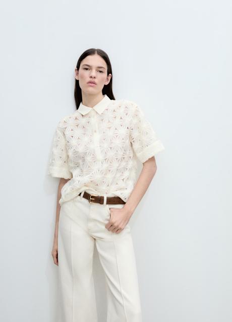 Camisa blanca de Mango (49,99 euros)