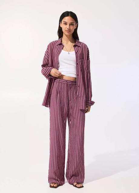 Pantalón con rayas de Pull & Bear (29,99 euros)