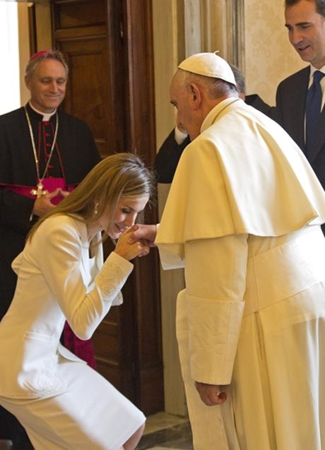 La reina Letizia junto al papa Francisco. Foto: Gtres