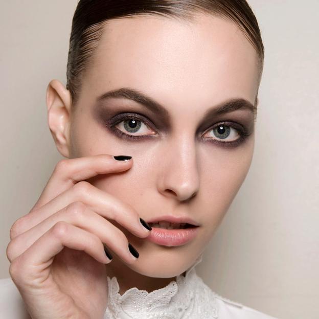 Smokey nails, la tendencia de uñas que todo Instagram lleva para la próxima temporada