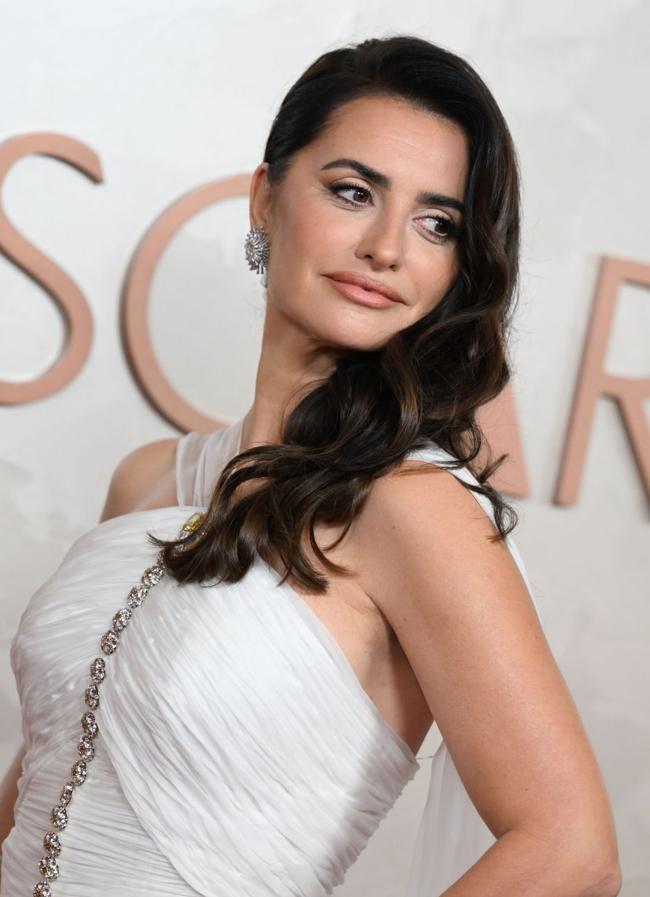 Penélope Cruz con ondas boho en los Premios Oscar. Foto: Gtres.