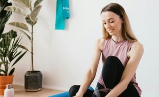 Yoga para mejorar la digestión: consejos, respiración y mejores posturas para eliminar la hinchazón