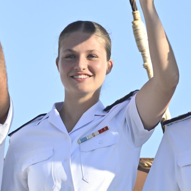 La princesa Leonor ya está en Montevideo: así ha sido la llegada del buque Juan Sebastián Elcano a Uruguay