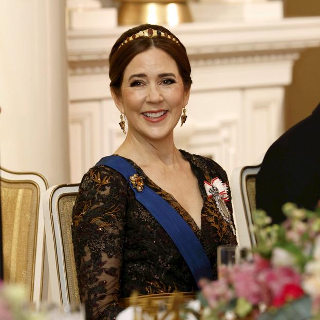 Mary de Dinamarca luce la tiara de la reina Carolina Amalia en su viaje a Finlandia. 