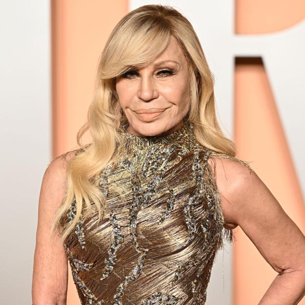 Donatella Versace anuncia su retirada del puesto de directora creativa de su firma 