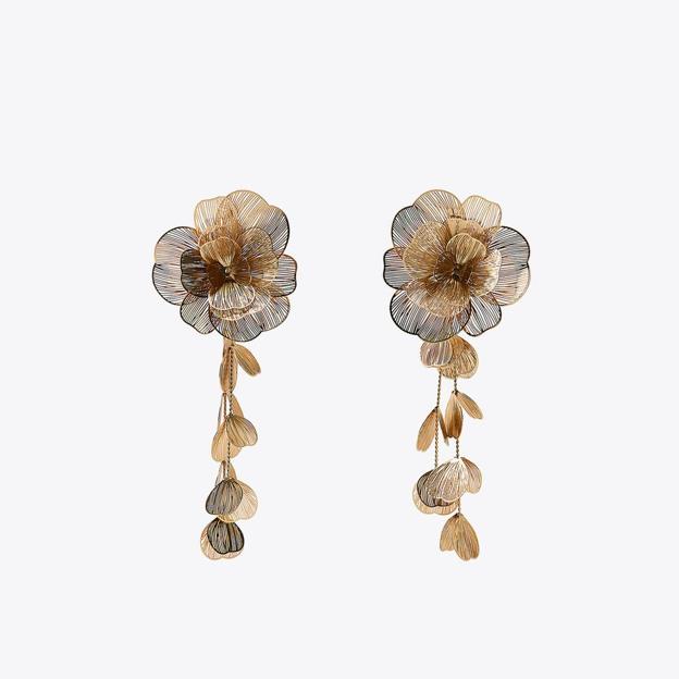 Pendientes flor relieve (15,95€)