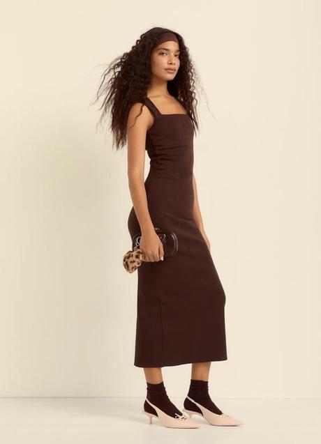 Vestido marrón de Stradivarius (19,99 euros)