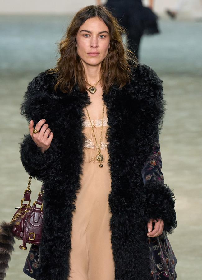 Alexa Chung durante el desfile de Chloé. Foto: Launchmetrics spotlight.