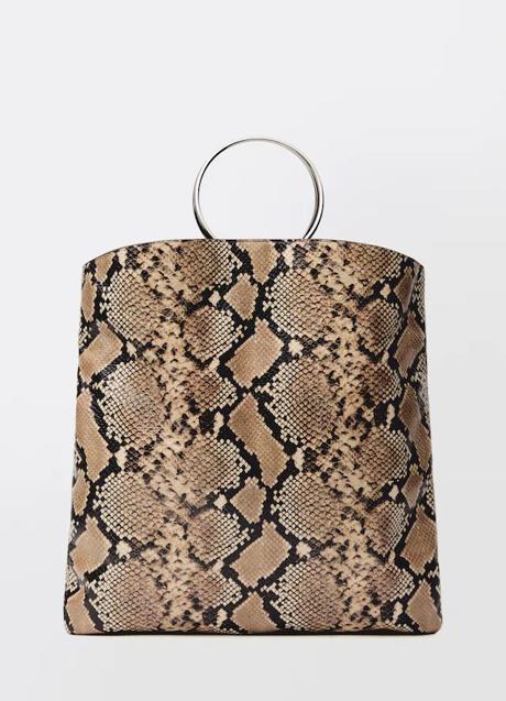 Bolso con estampado animal de Mango (179 euros)