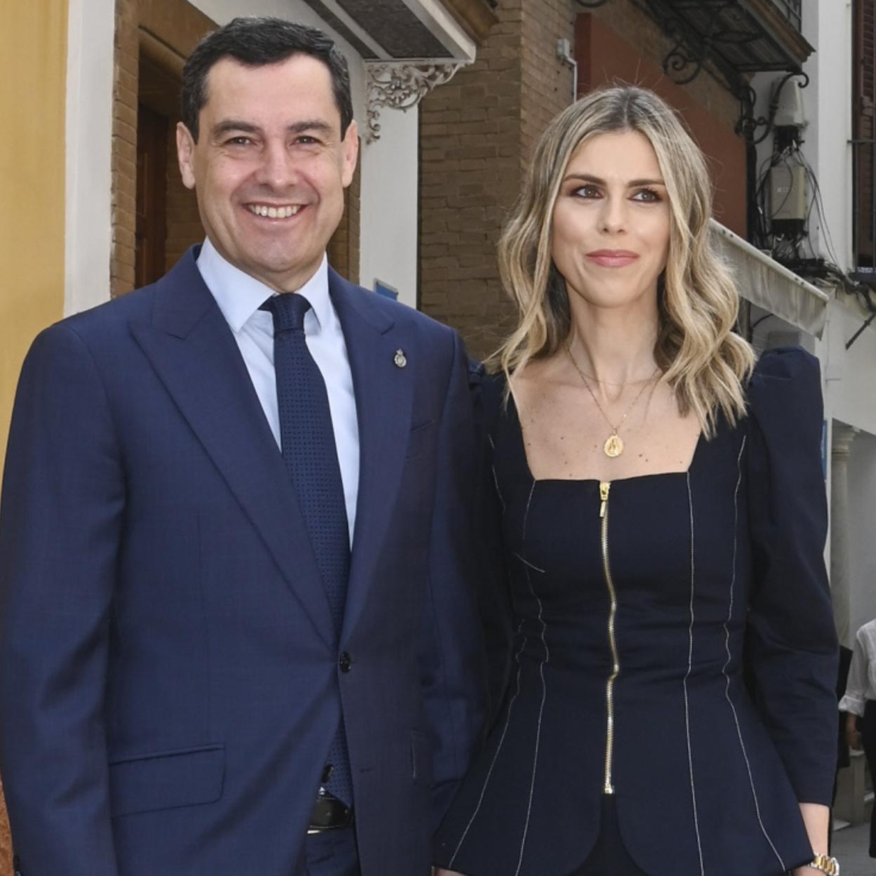 Manuela Villena y Juanma Moreno Bonilla en Sevilla./gtres