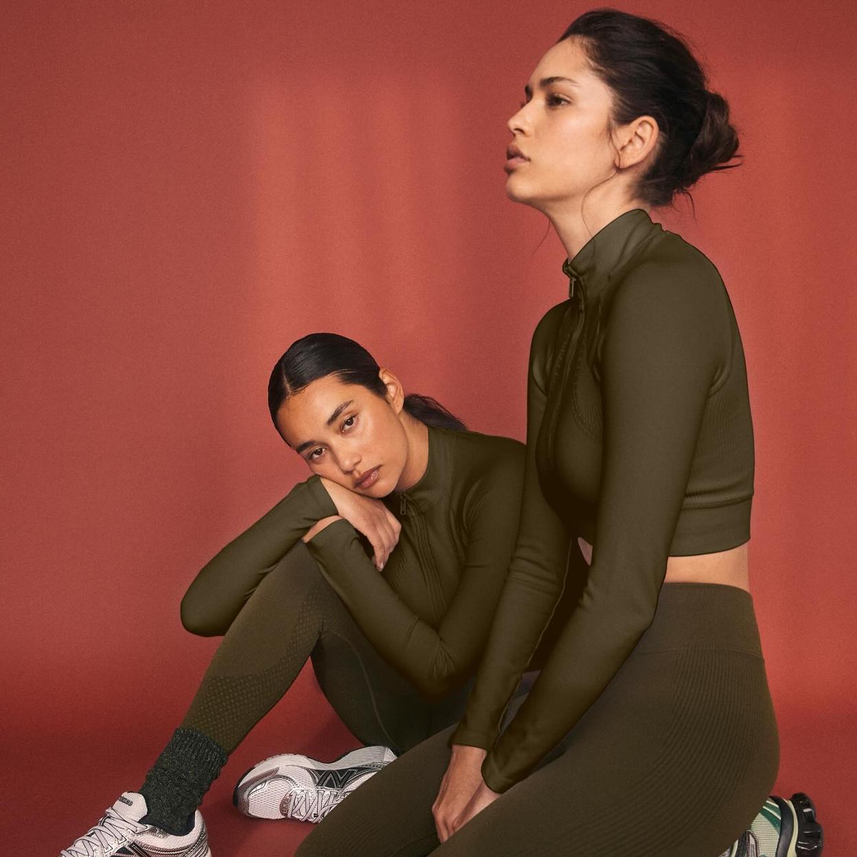 Entertainment news Celebrity gossip Movie and TV show updates Latest celebrity news Trending entertainment stories Mujeres con ropa deportiva. 