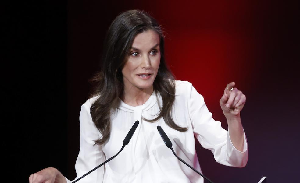 Letizia paraliza Murcia y se salta el protocolo: «En tiempos de incertidumbre conviene recordar lo que somos»